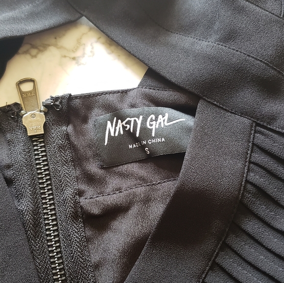 Nasty Gal Black Cropped Flutter Top - Picture 7 of 7